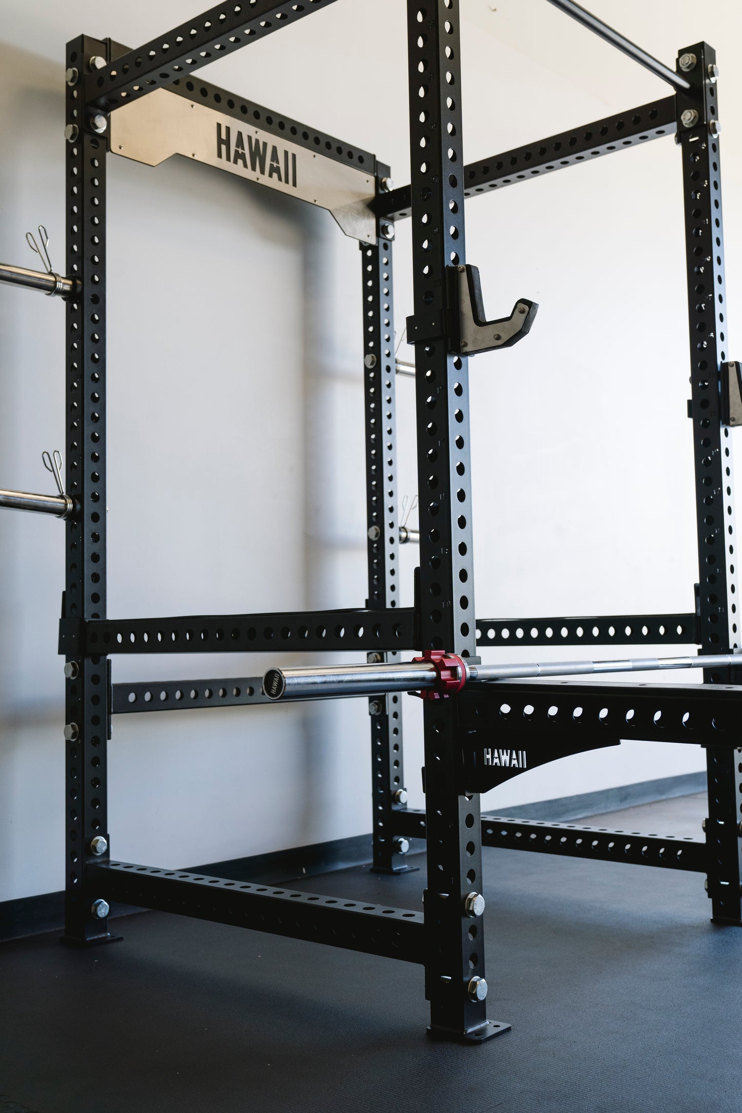 Hawaii power cage detail with barbell and j-hooks